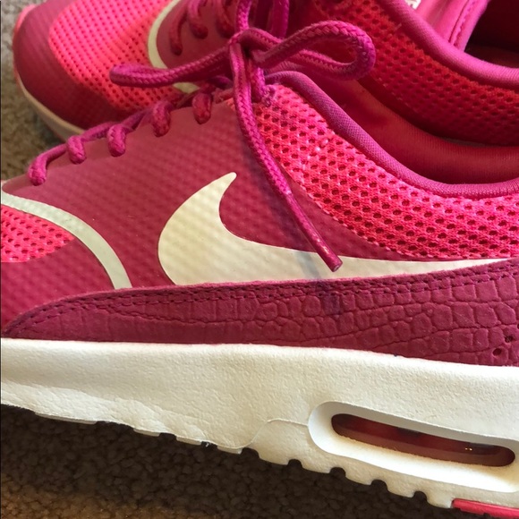 Women’s Nike Air Max Thea HOT PINK - Picture 3 of 6